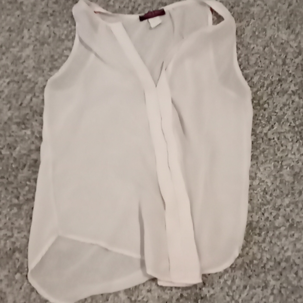 Sleeveless blouse
